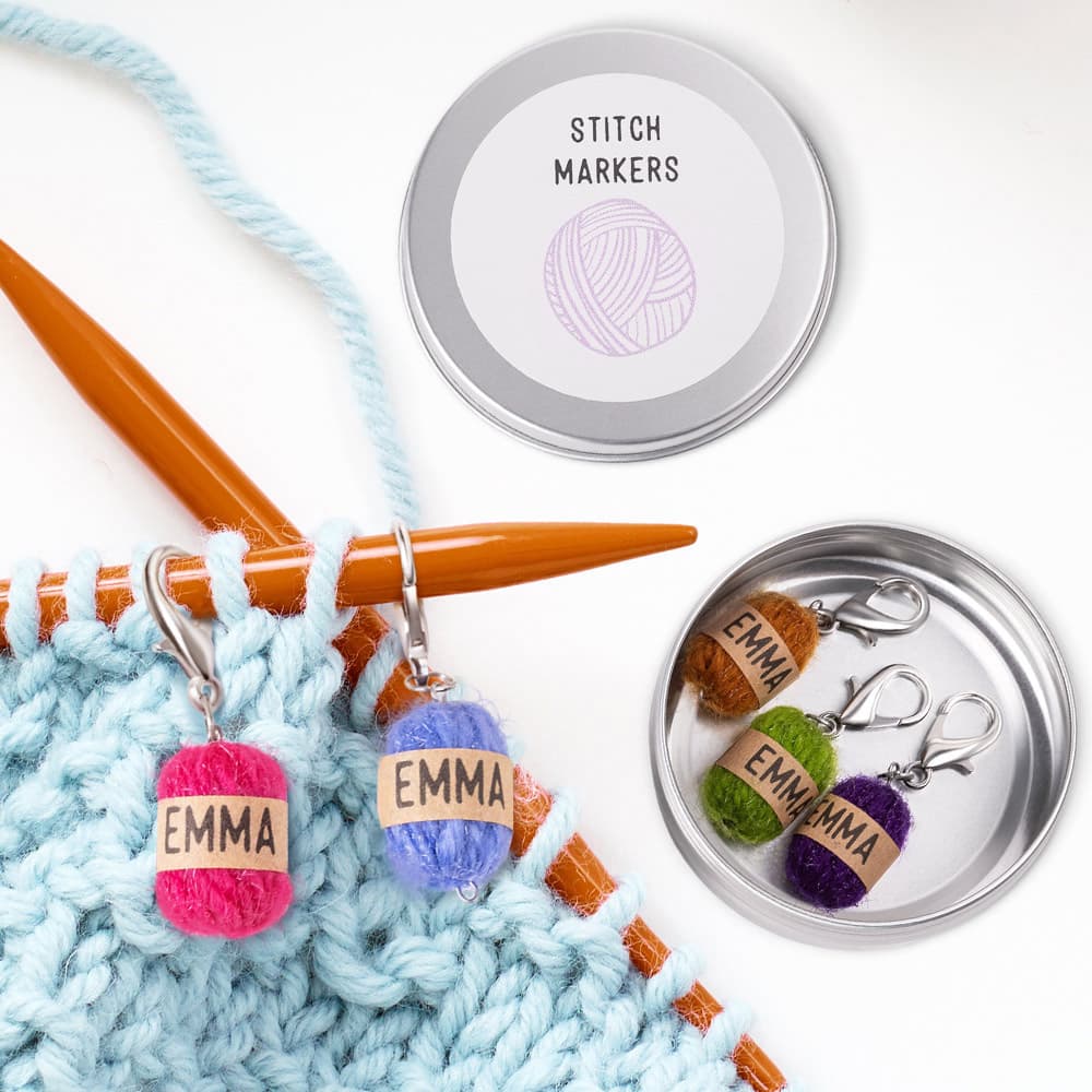 Personligt 5-delars handgjorda stygnmarkörer mini garnboll charm set med namn virkningstillbehör present för stickälskare