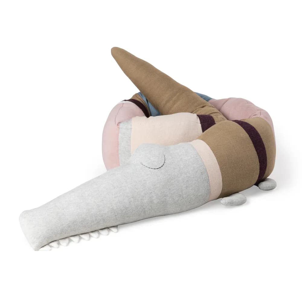 Sebra stickad kudde Sleepy Croc, Powder Rose mix